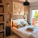 By The Sea Apartment *