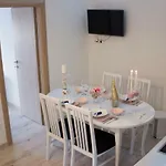 By The Sea Apartment *
