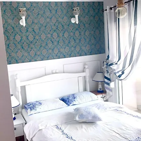 By The Sea Apartment *